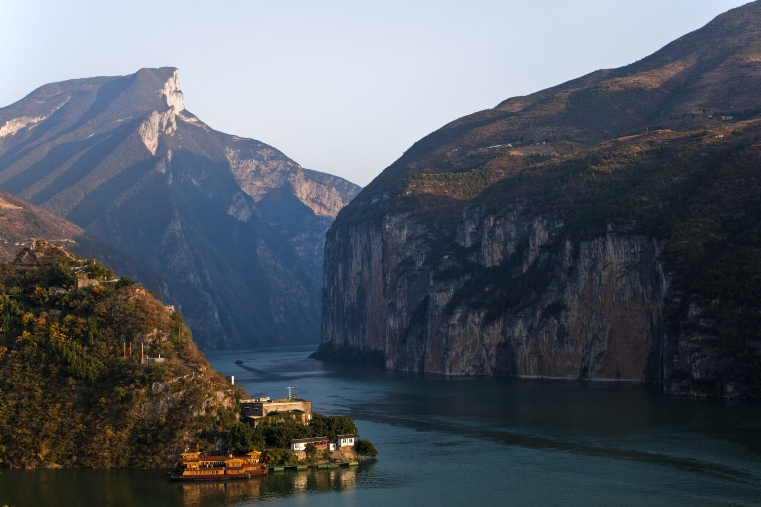 長江瞿塘峽與夔門實景，從白帝城遠眺