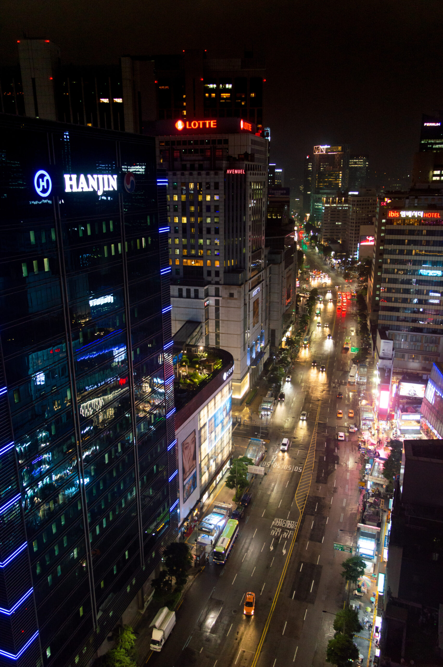 首爾南大門路夜景,鄰近明洞