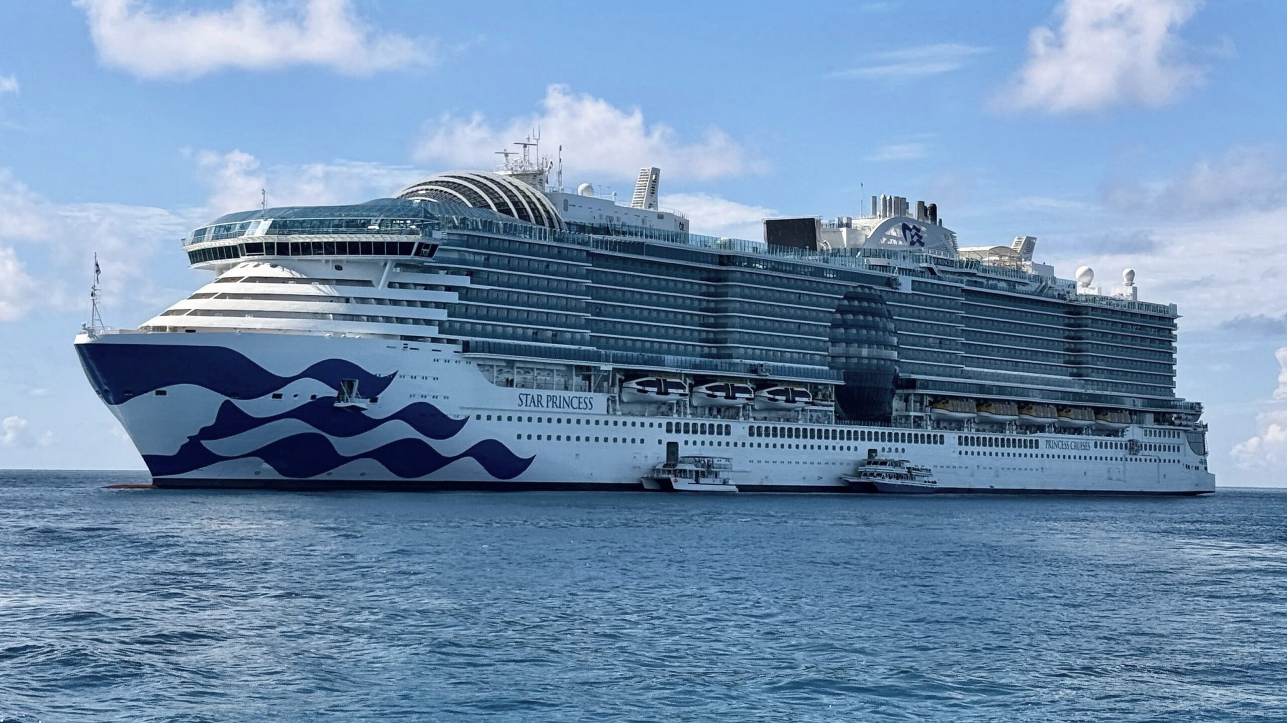 Star Princess (2025 ship) anchored off Princess Cays